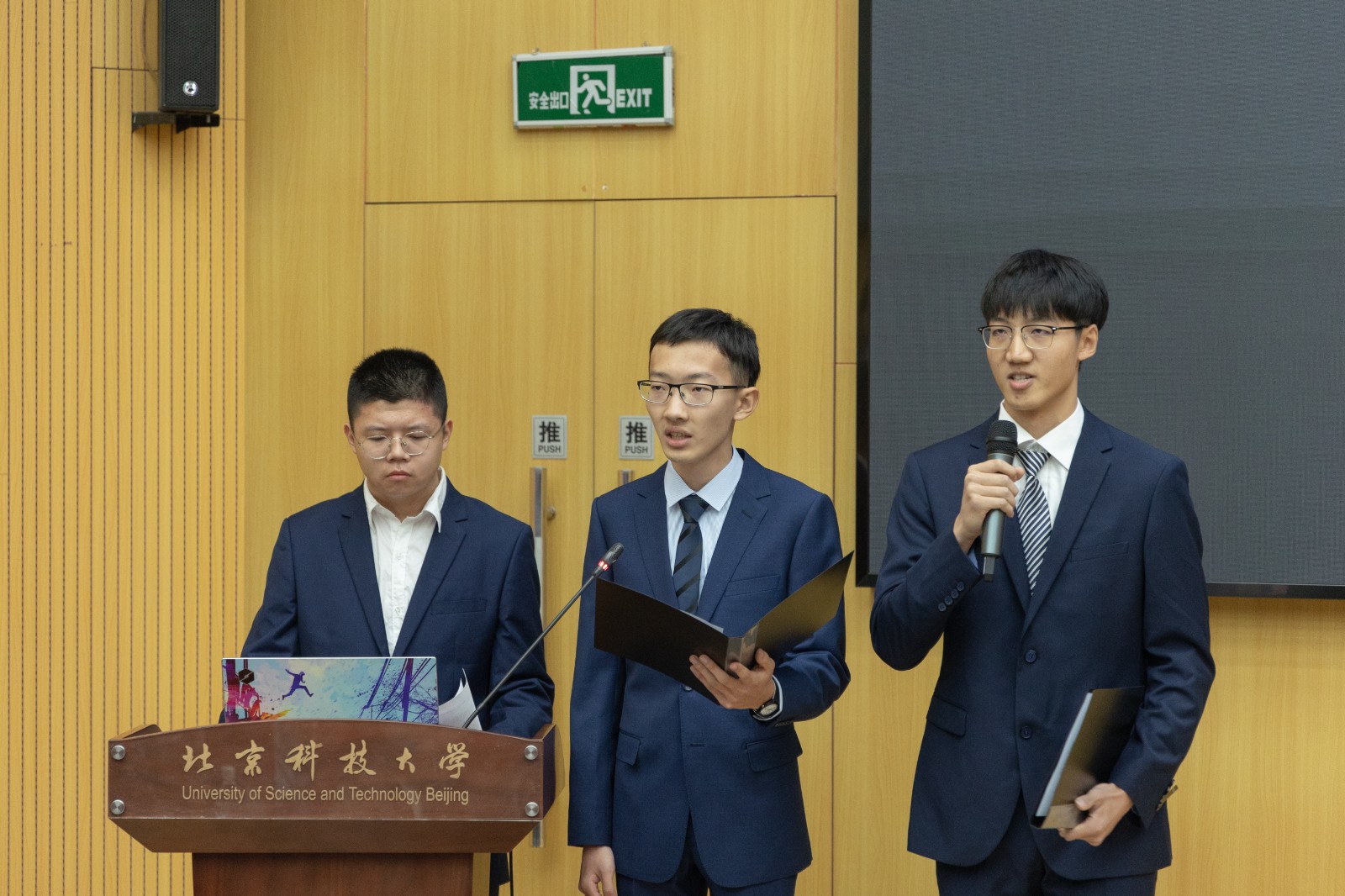 7604aeb54e0a91efcb0e1bd3583e1aa4.jpg FZ4A0184_1_1.jpg